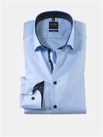 Olymp lyseblå skjorte med kontrast mønster. Body Fit Level Five 2142 64 12